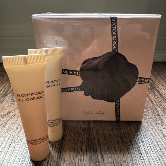 Flowerbomb Sealed In Box Nordstrom Exclusive Viktor & Rolf Set Large 3.4 Oz. - Picture 1 of 7